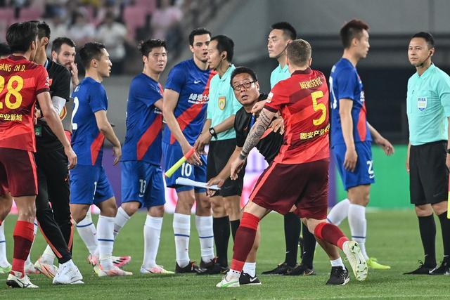 意甲-托莫里送点特奥进球 AC米兰1-2佛罗伦萨